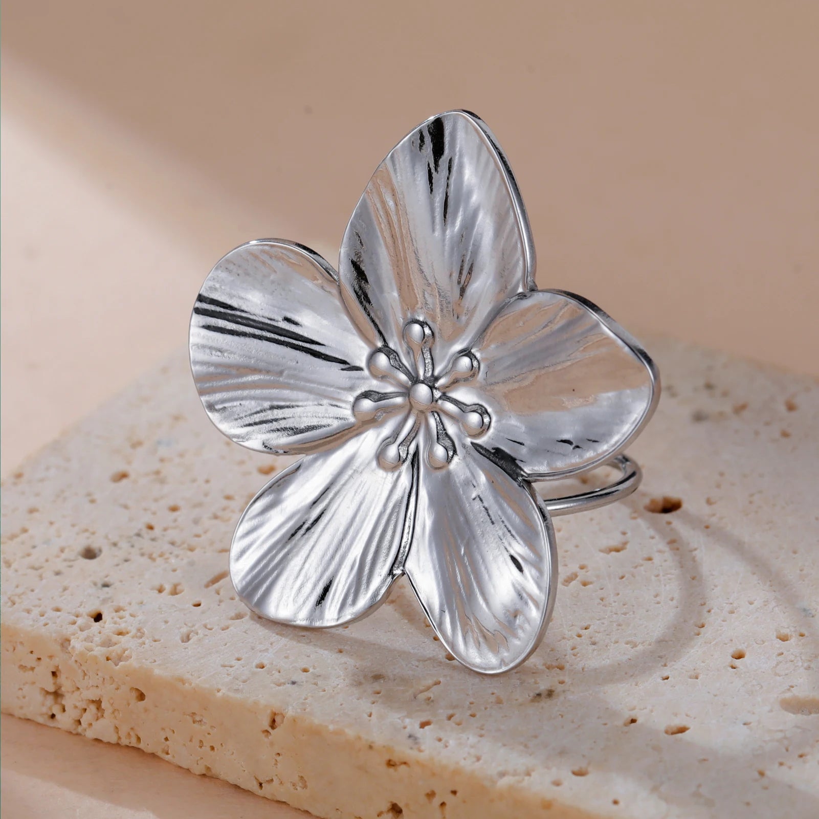 Bague Fleur « FLORENCE » – Éclat Argenté &amp; Sculptée